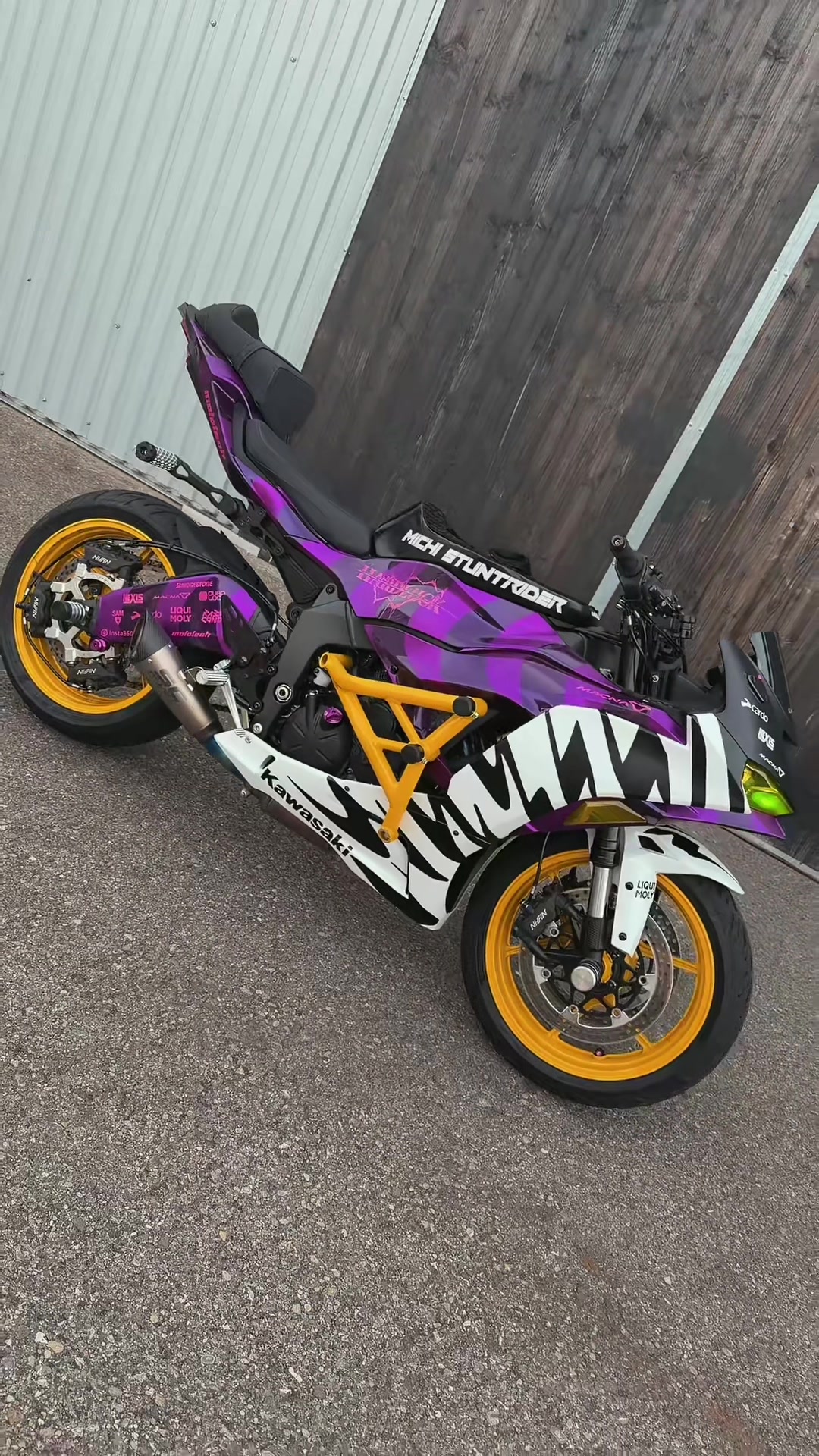 @Michi_stuntrider