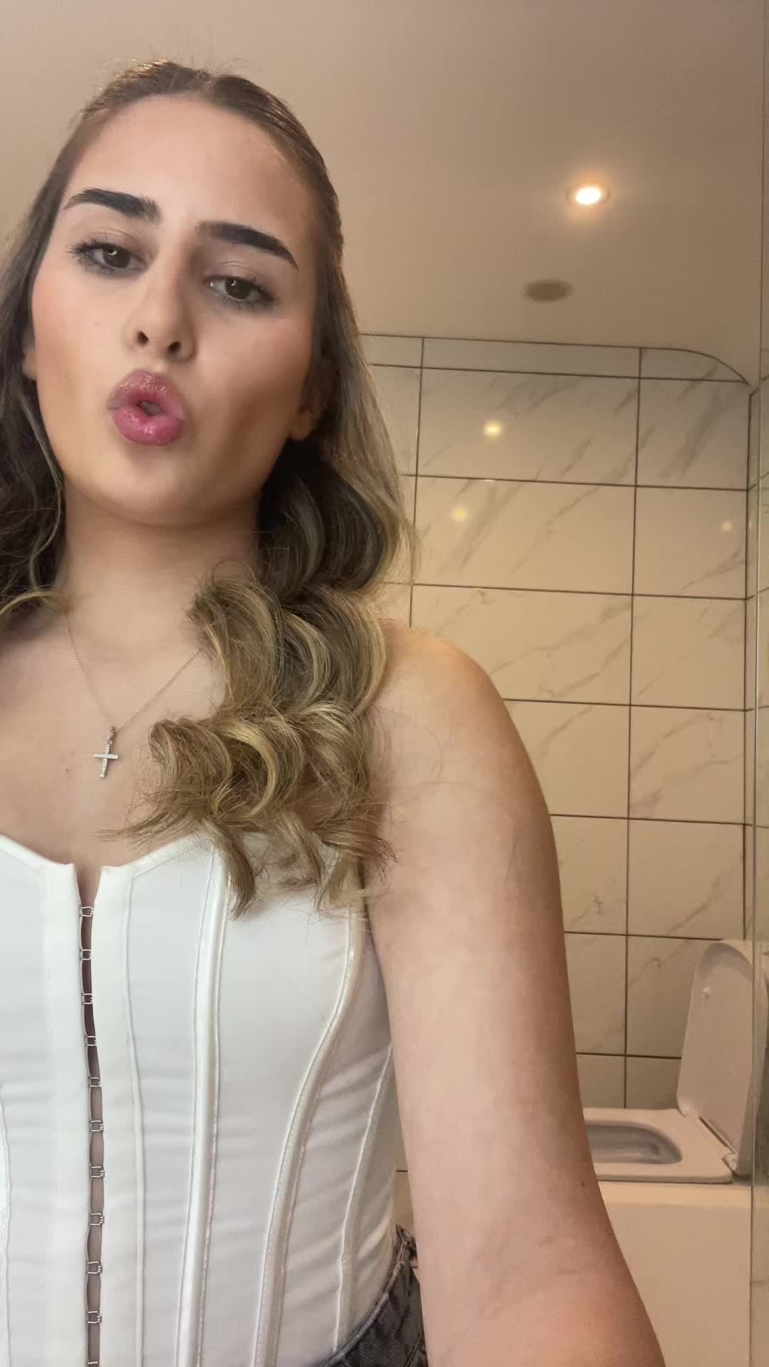 @anna x
