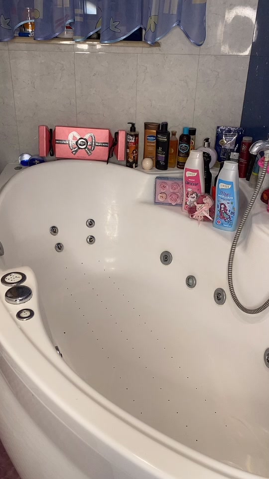 @iamzuzanah