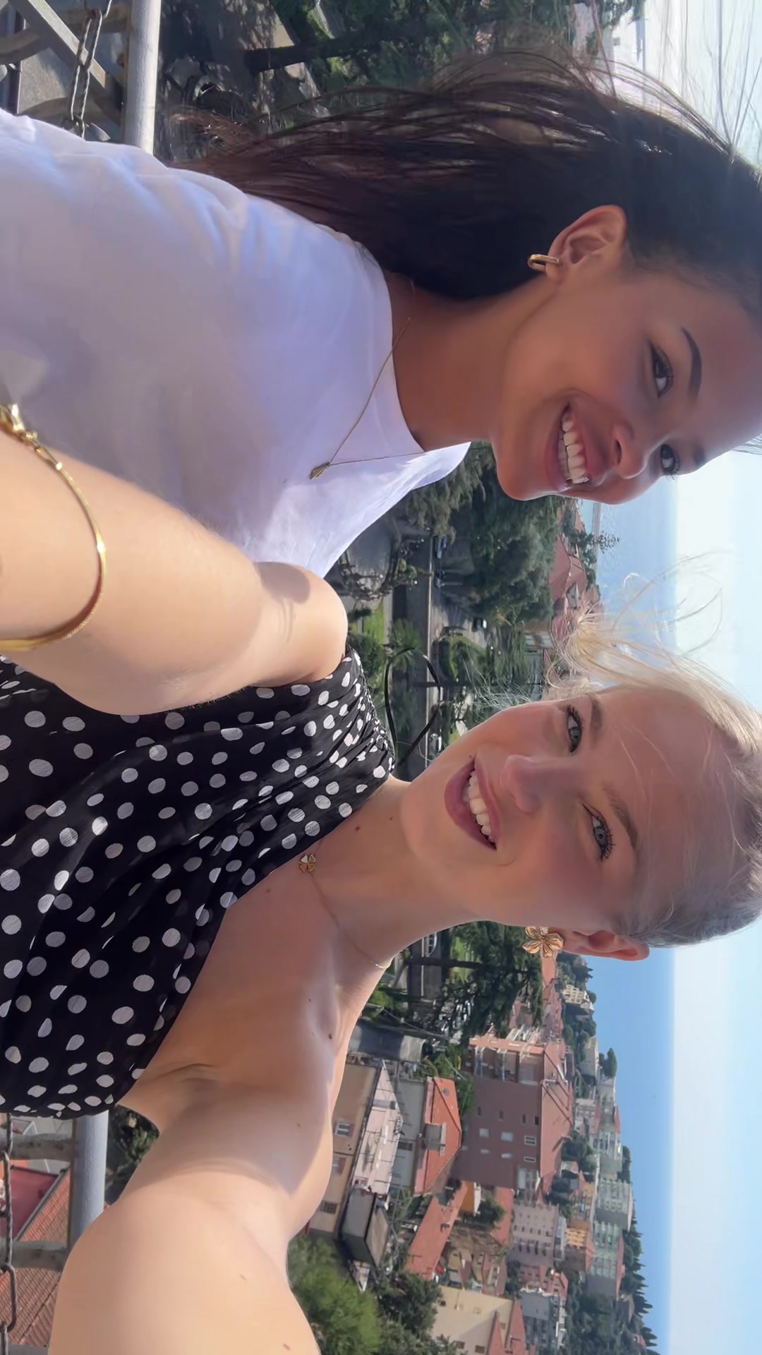 @Kajsa & Elin 👩🏼❤️💋👩🏽