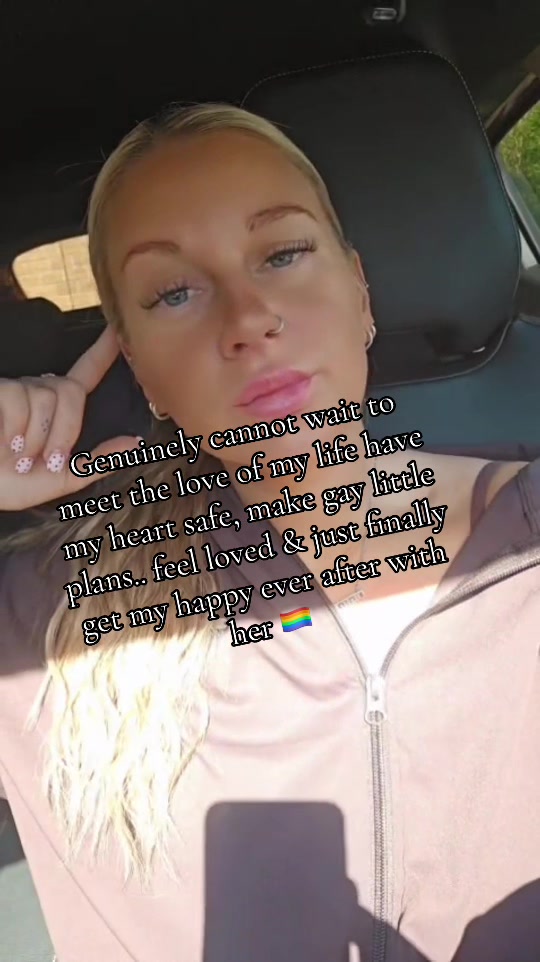 @Tashahaliex 🏳️&zwj;🌈