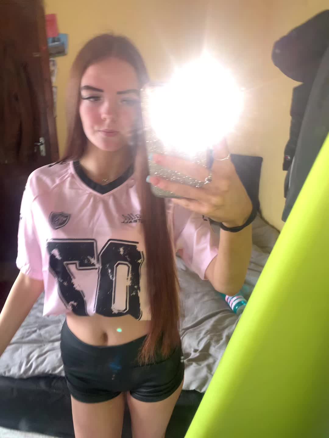@🥳