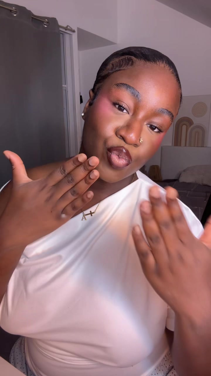 @adrianaat._