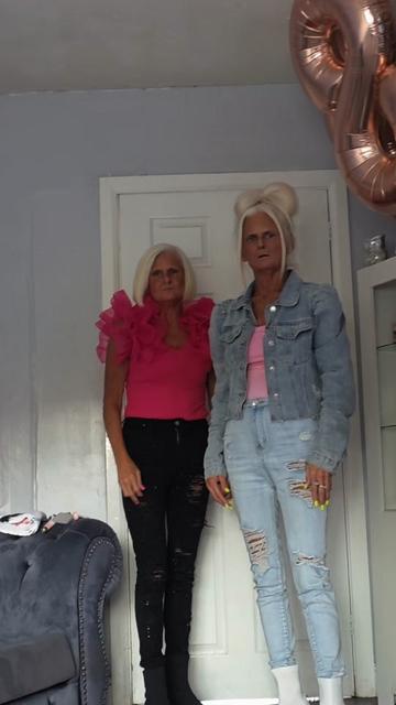 @Cheeky twins