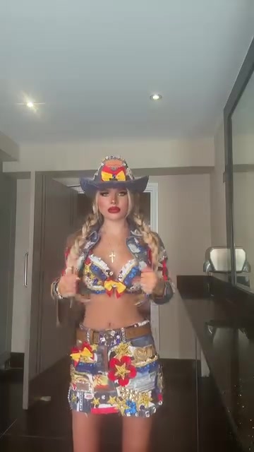 @costumemadecostumes