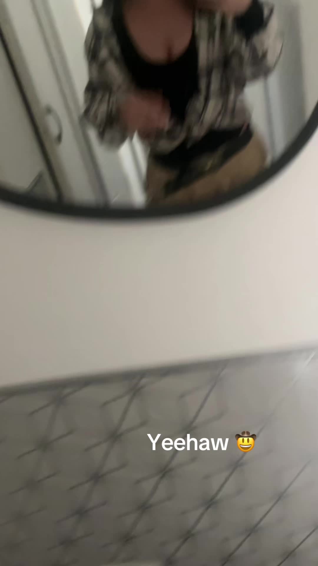 @floraknowles