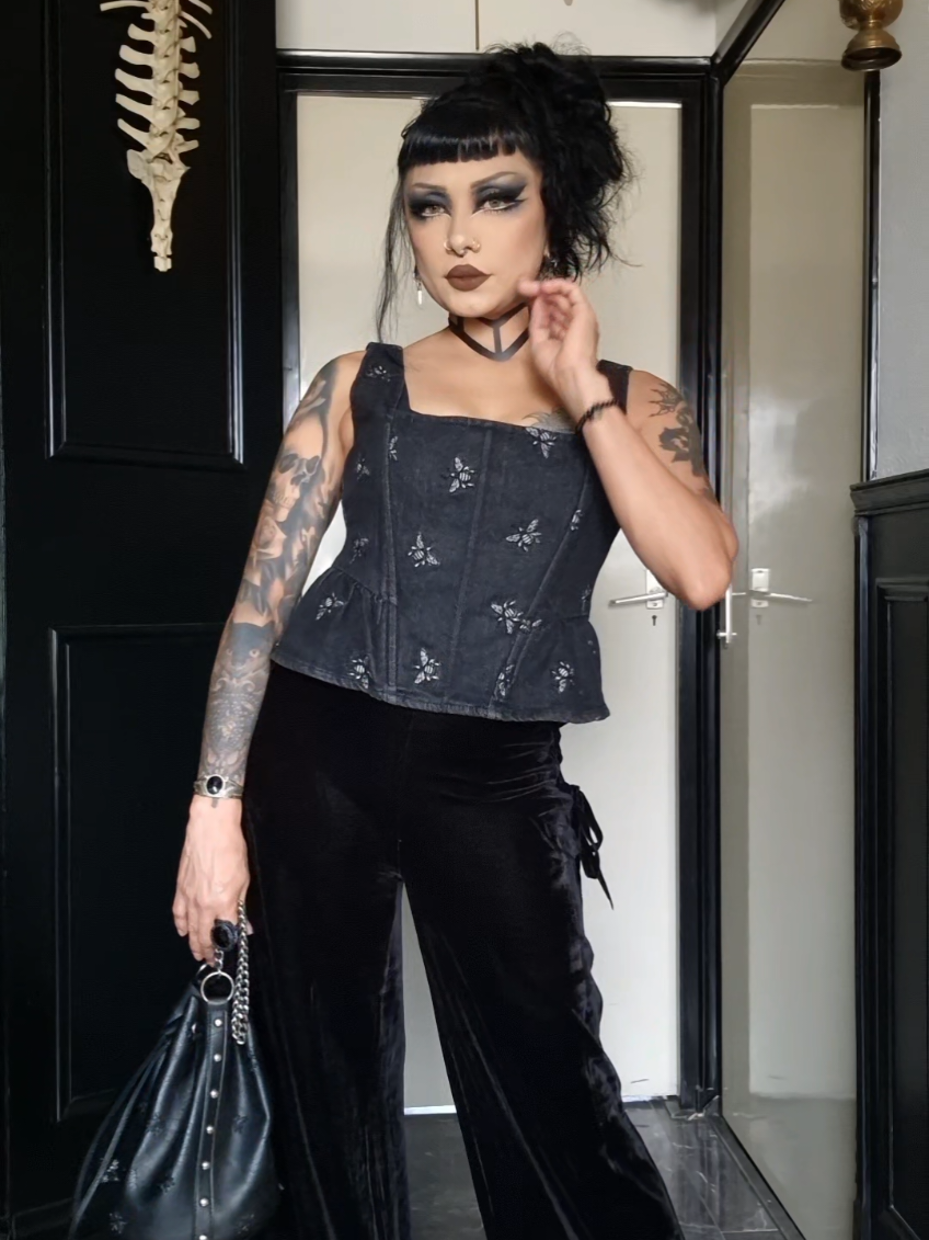 @𝕬𝖓𝖆 𝕽𝖔𝖘𝖆 🥀
