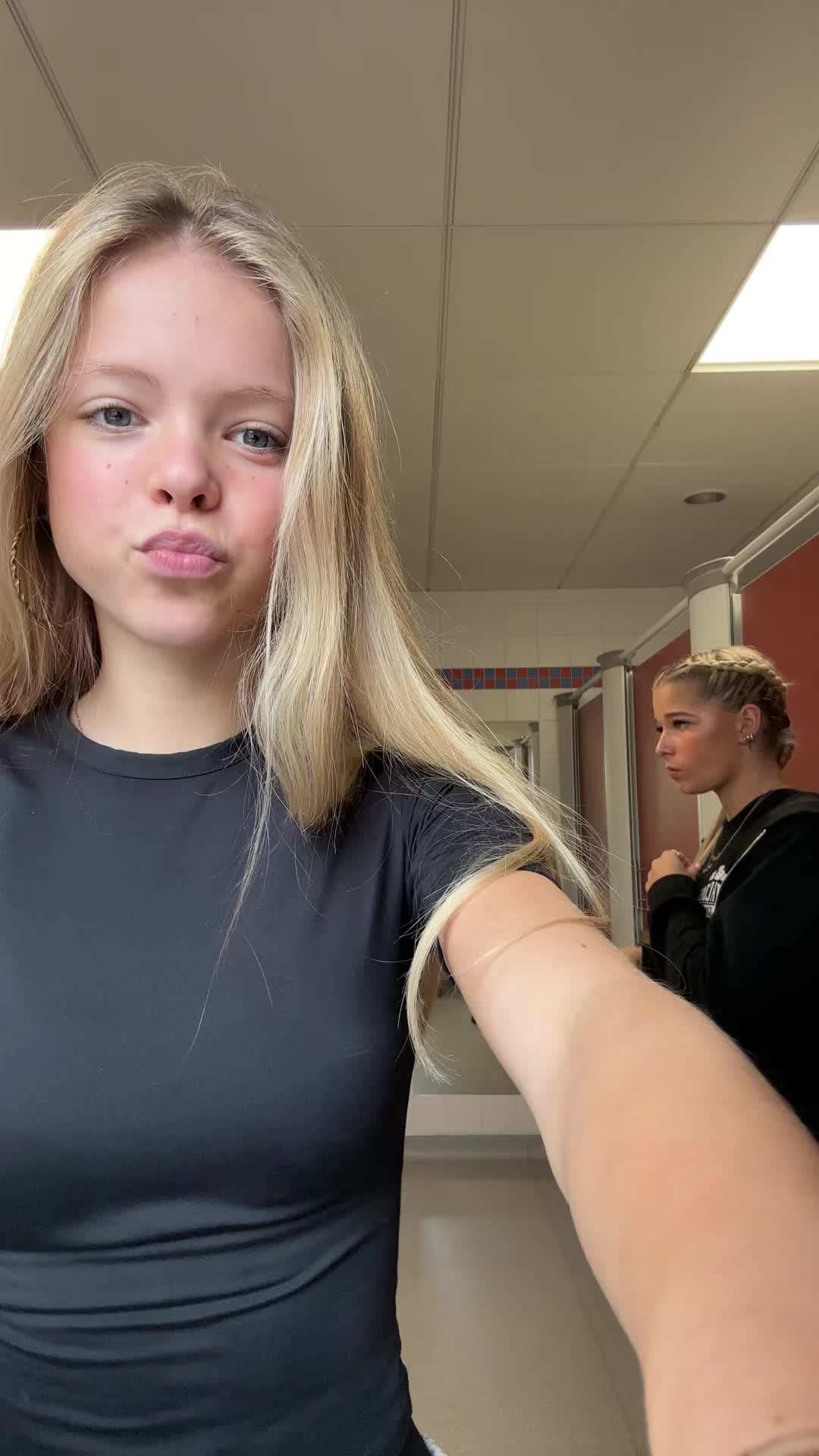 @urmumsmellslikepeeniz