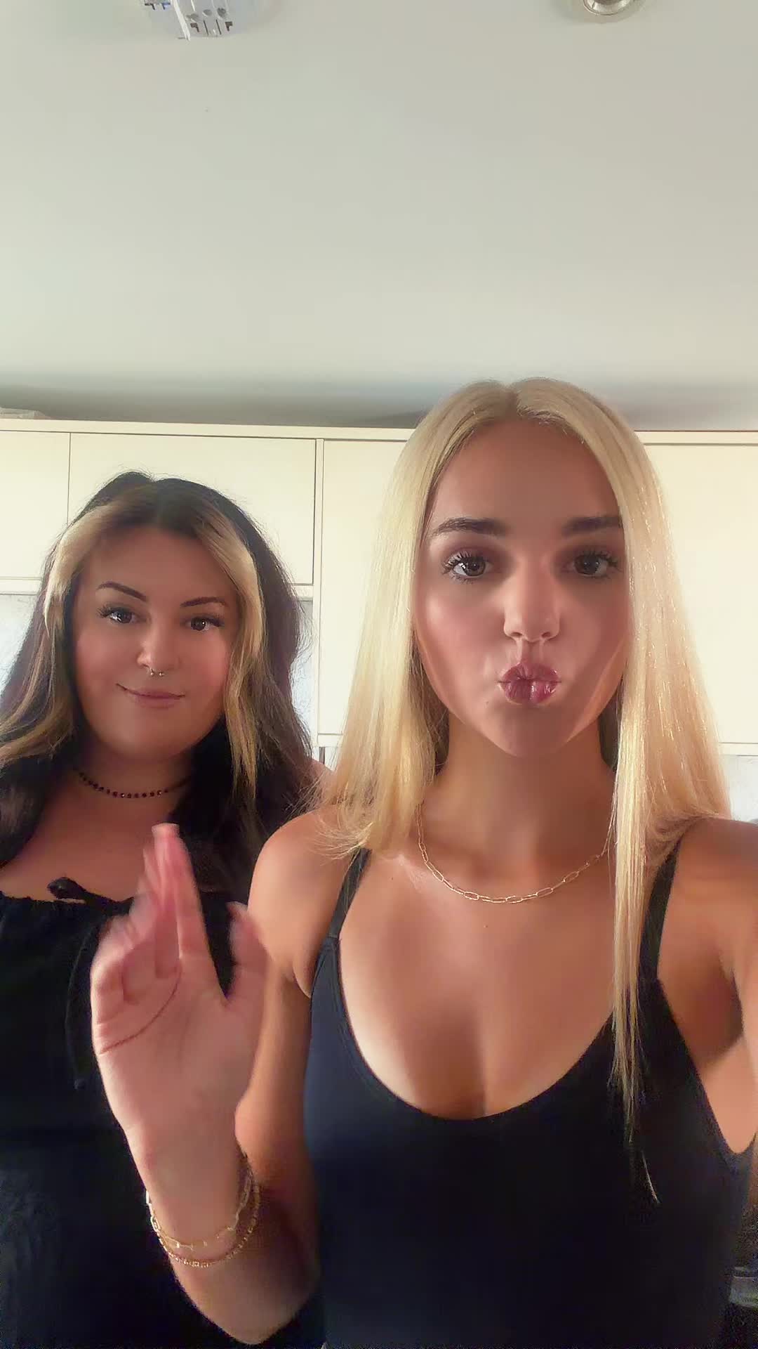 @_hayleysunhinged