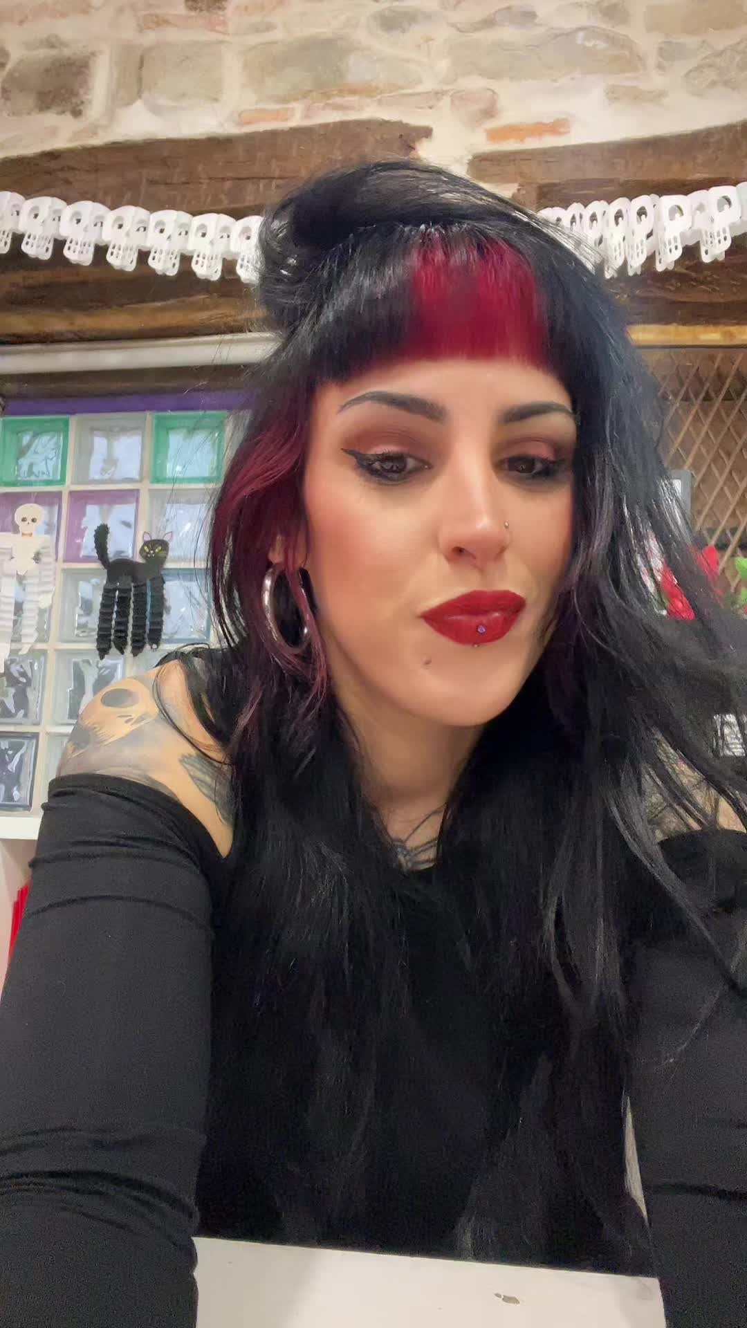 @Artistinta