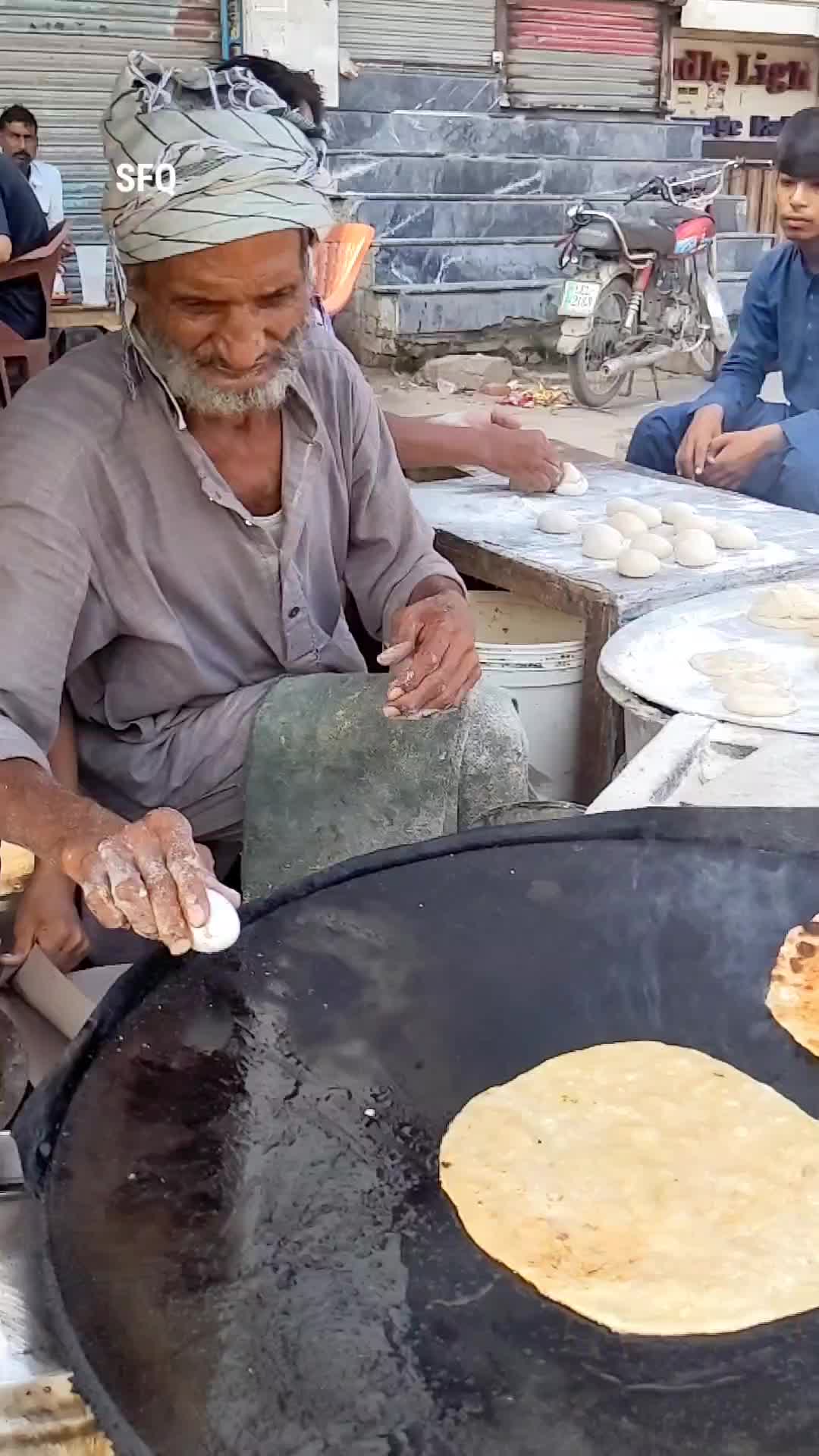 @Street Food Qasim