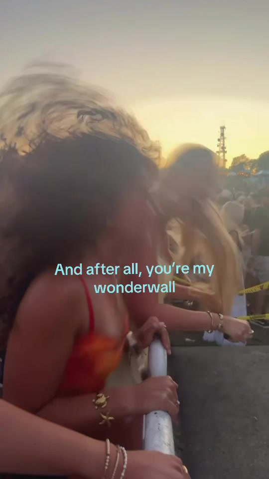 @Ella 🌊