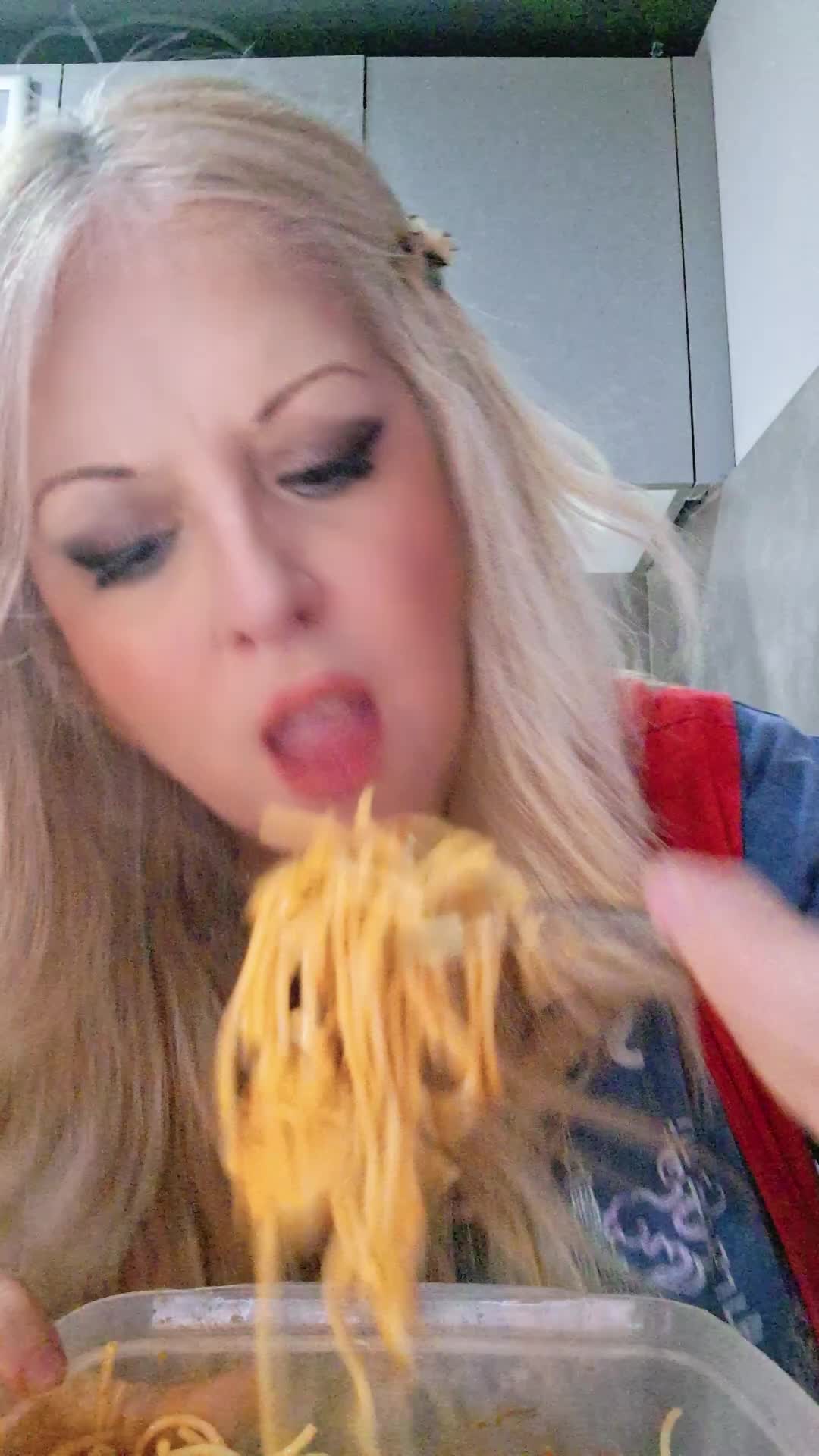 @𝓚𝓮𝓵𝓵𝔂 𝓕𝓸𝓾𝓷𝓽𝓸𝓾𝓴𝓲