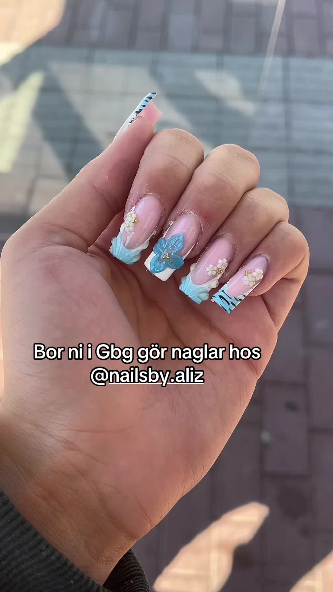@𝕃𝕚𝕤𝕖𝕟