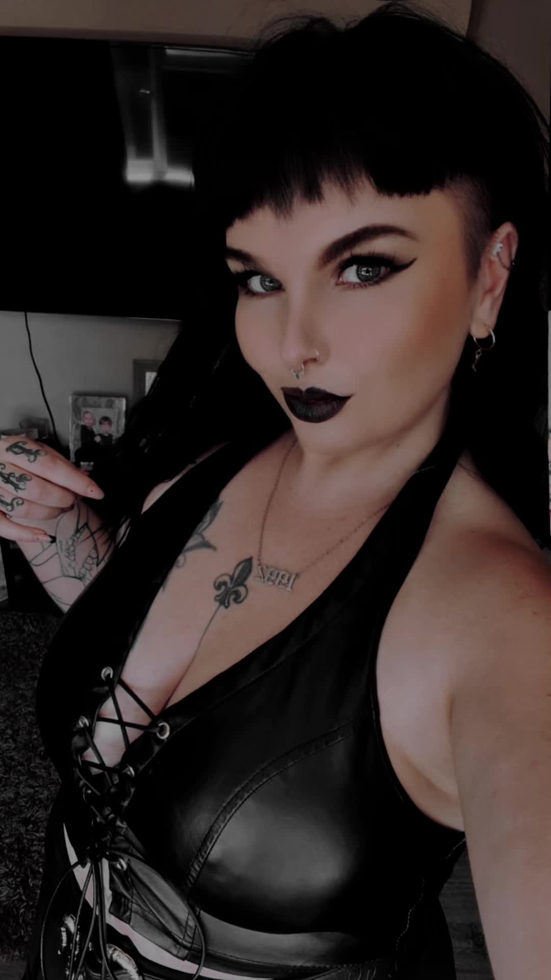 @𝕾𝖆𝖉𝖎𝖊-𝕸𝖆𝖗𝖎𝖊 🥀