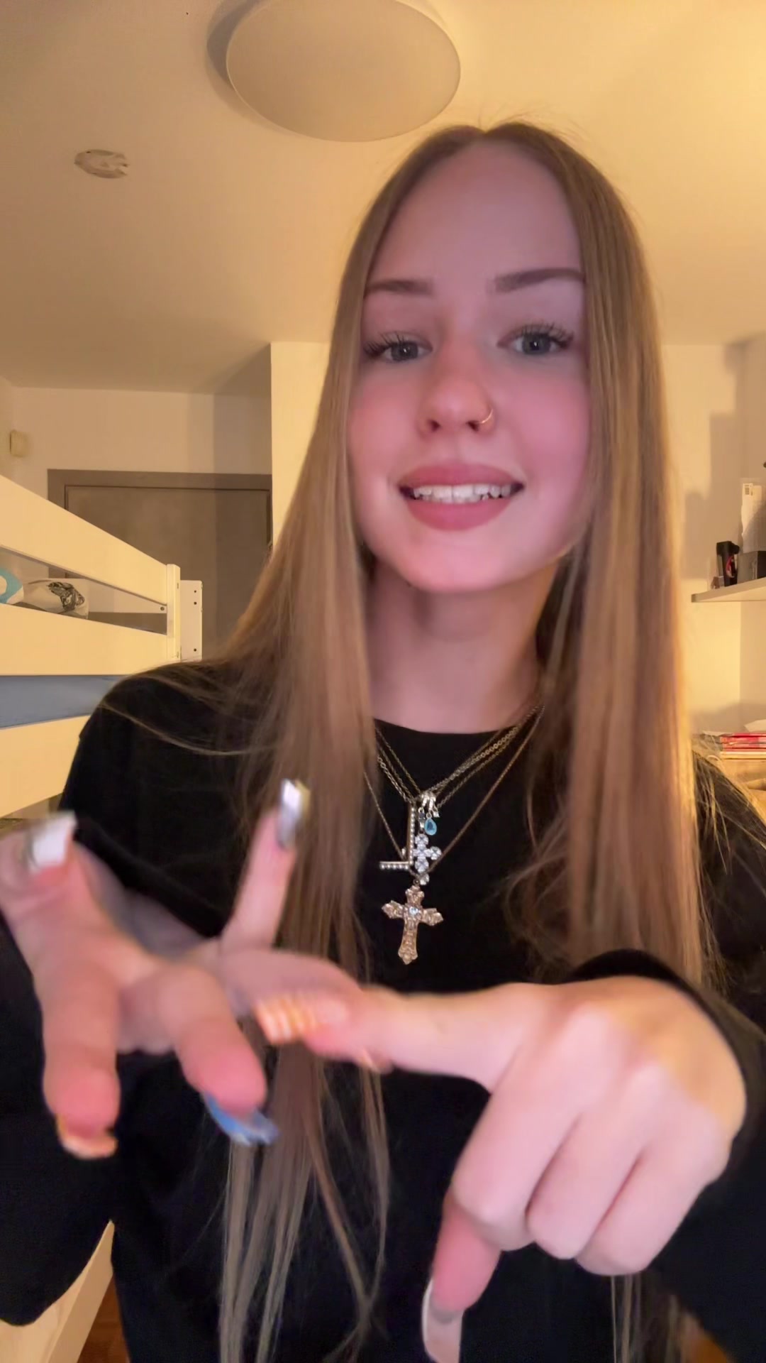 @🙋🏼♀️