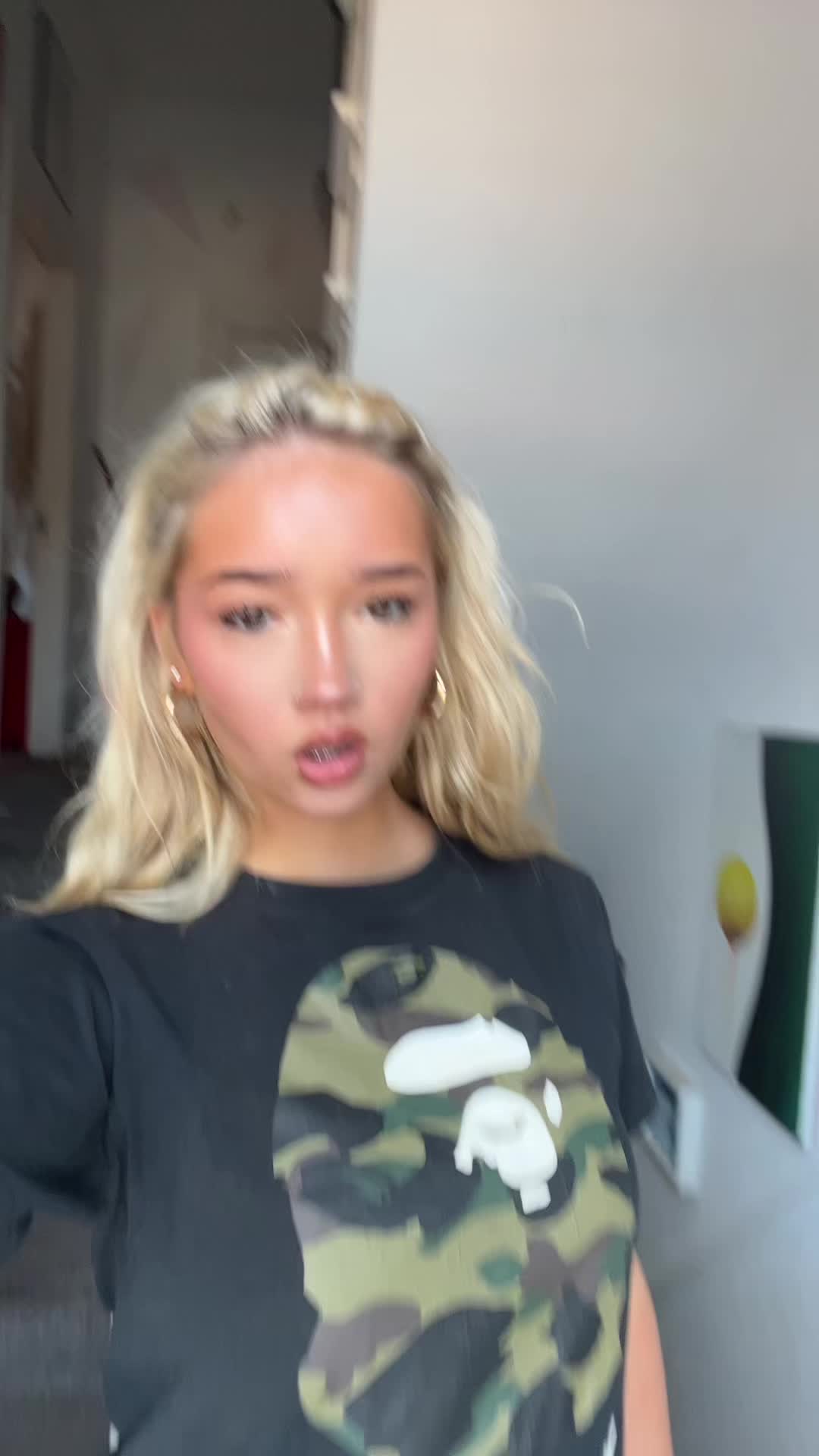 @HOLLY โ