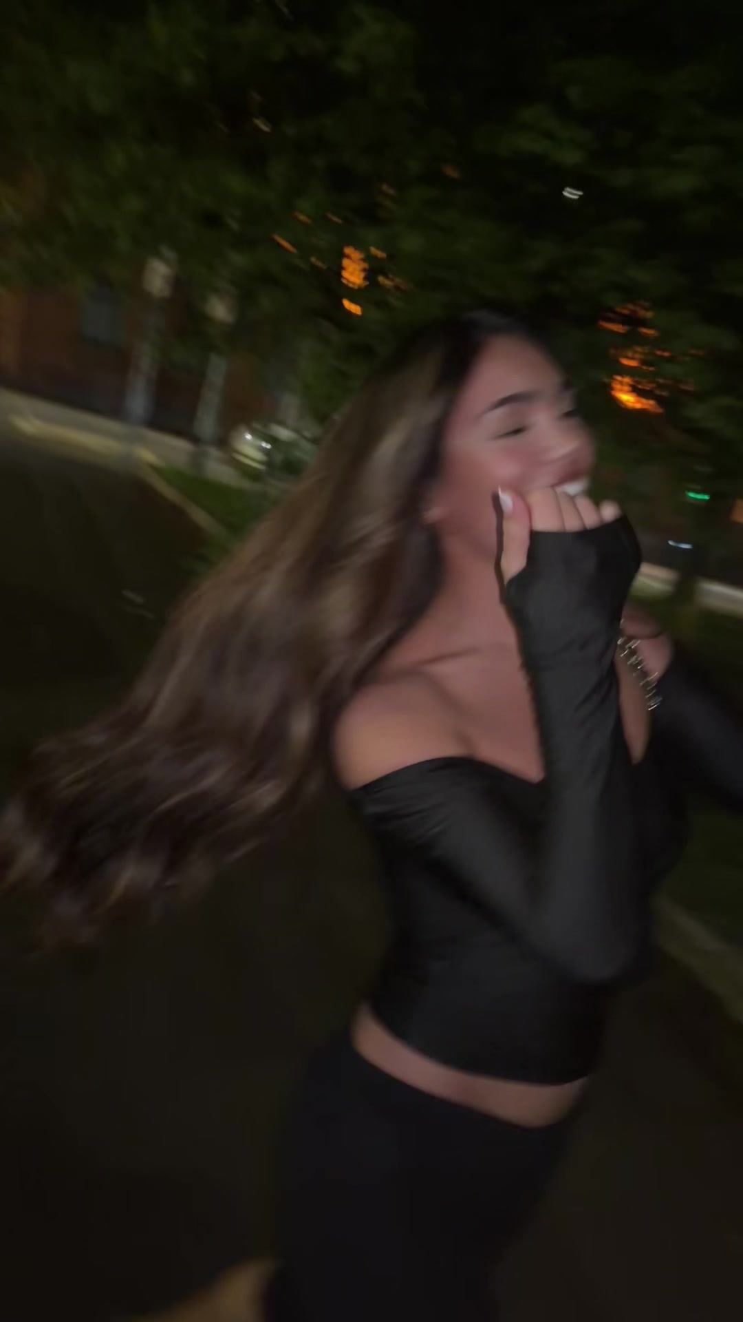 @ellishakarim_
