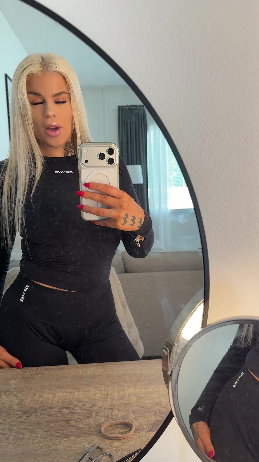 @ellaasooffia