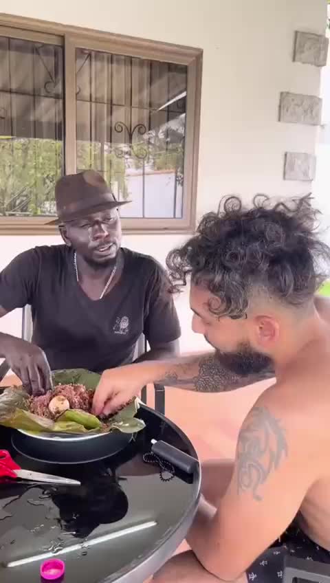 @DEM CONFUSE 😕 🤔 😖