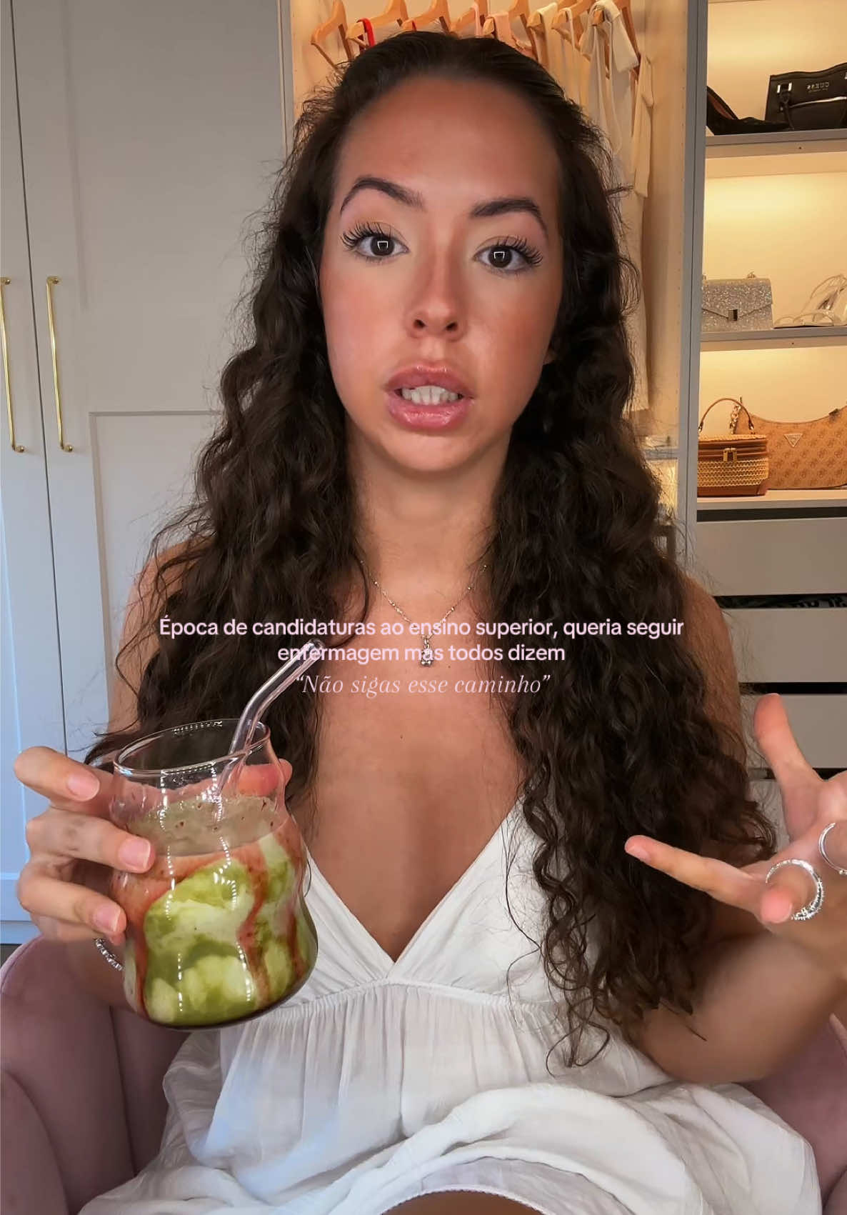 @C&aacute;tia Firmino