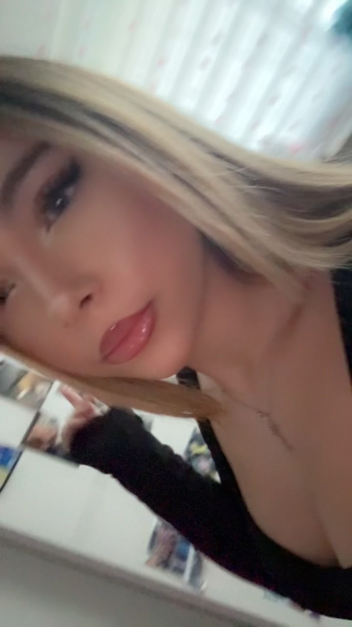 @🧛🏼♀️💋