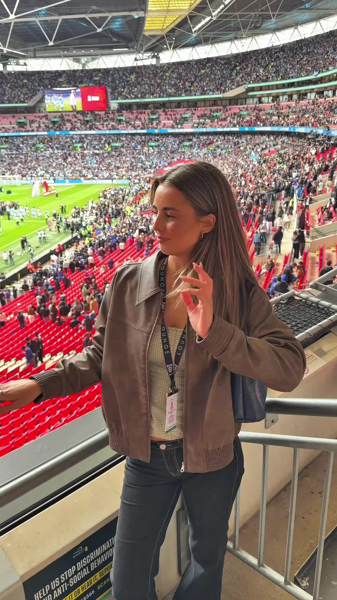 @Em | Presenter