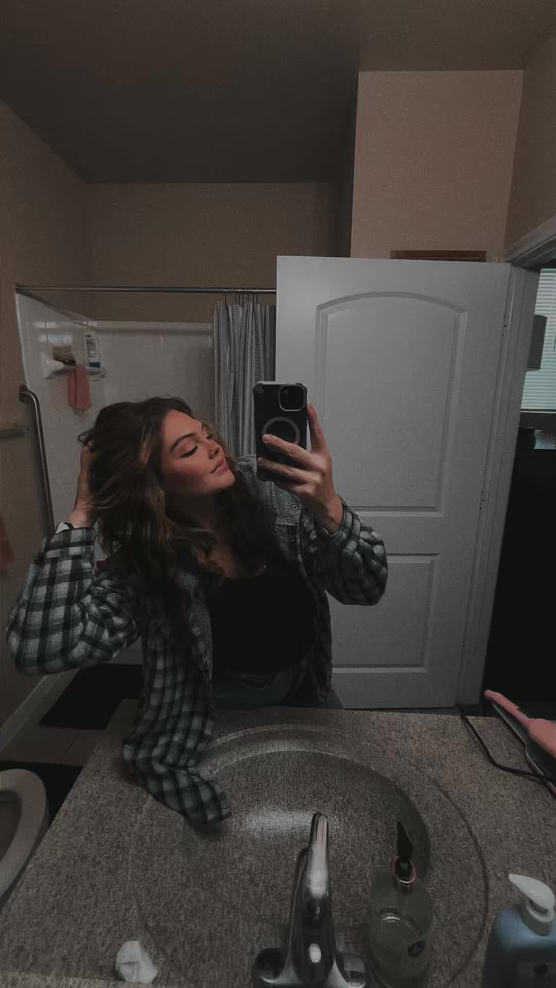 @elizebethnichole1