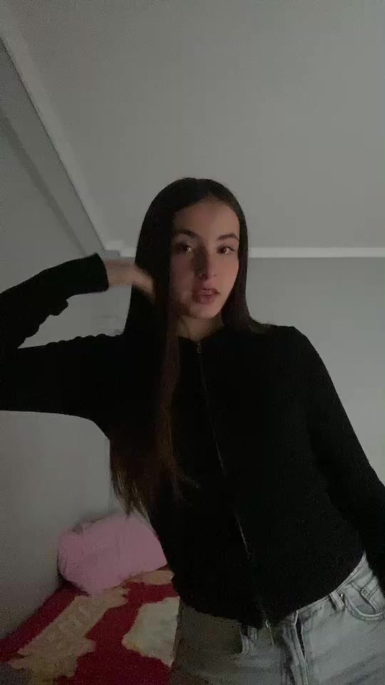 @_theodoraa__