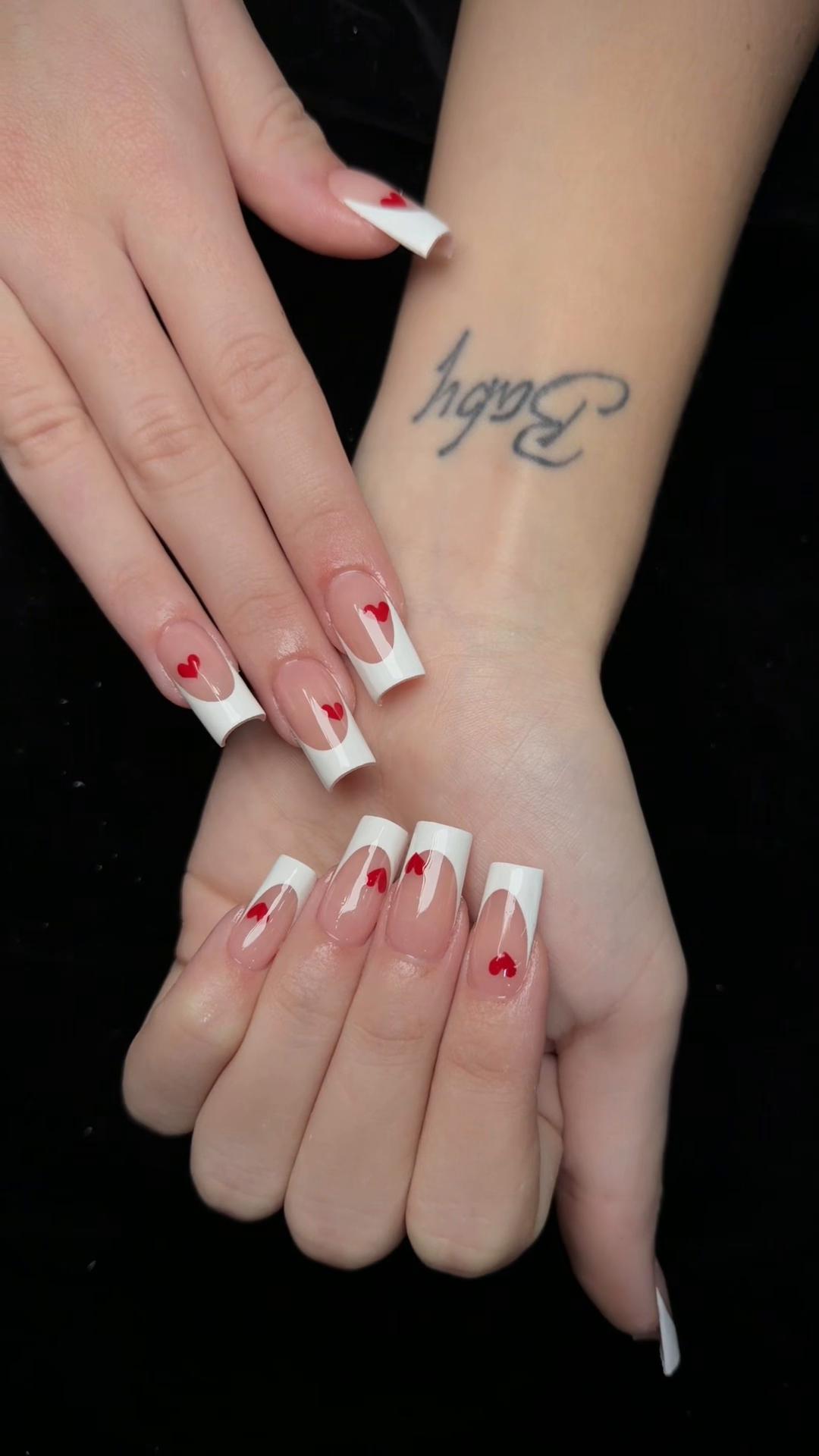 @Queennails