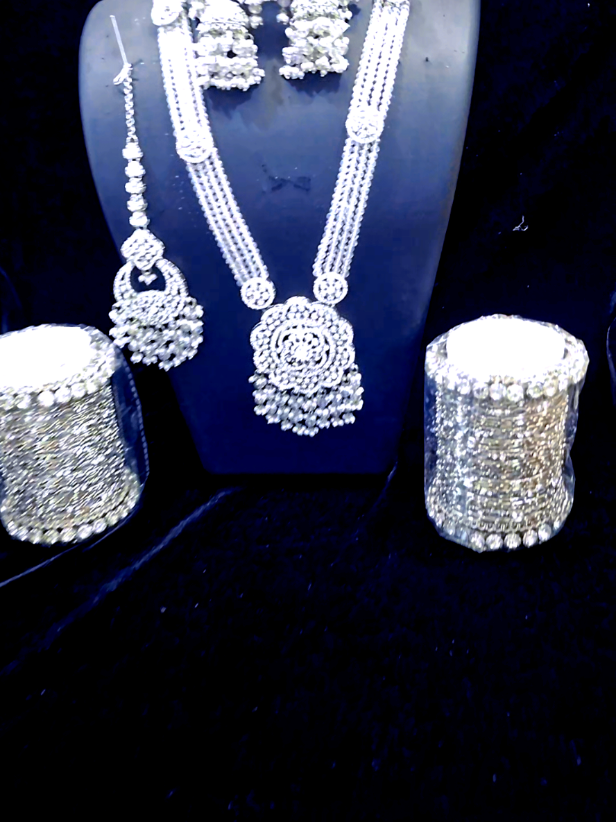 @Saatrang Collection