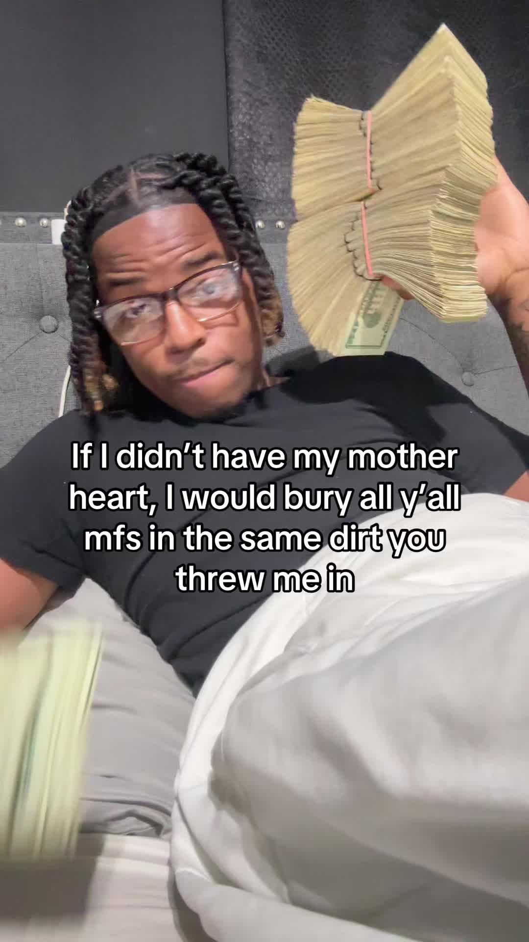 @GLITCH V 💲🏆