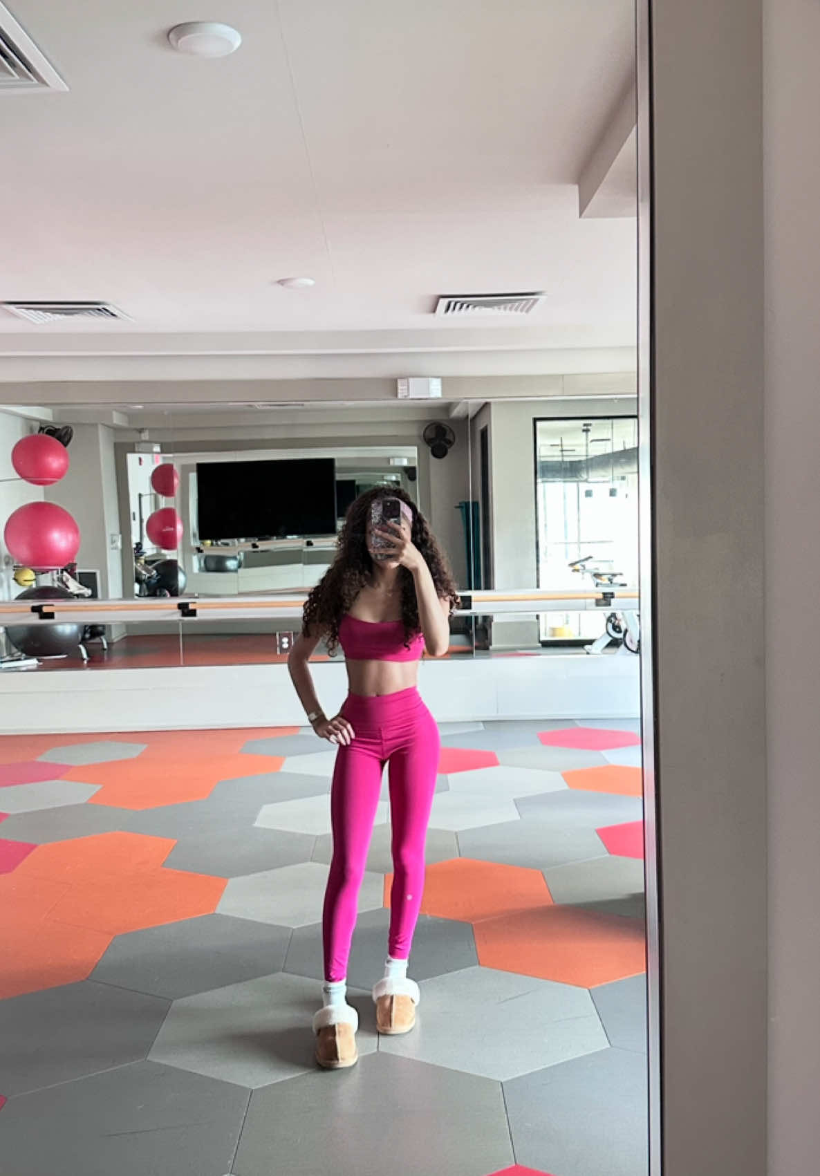 @YonikaaW