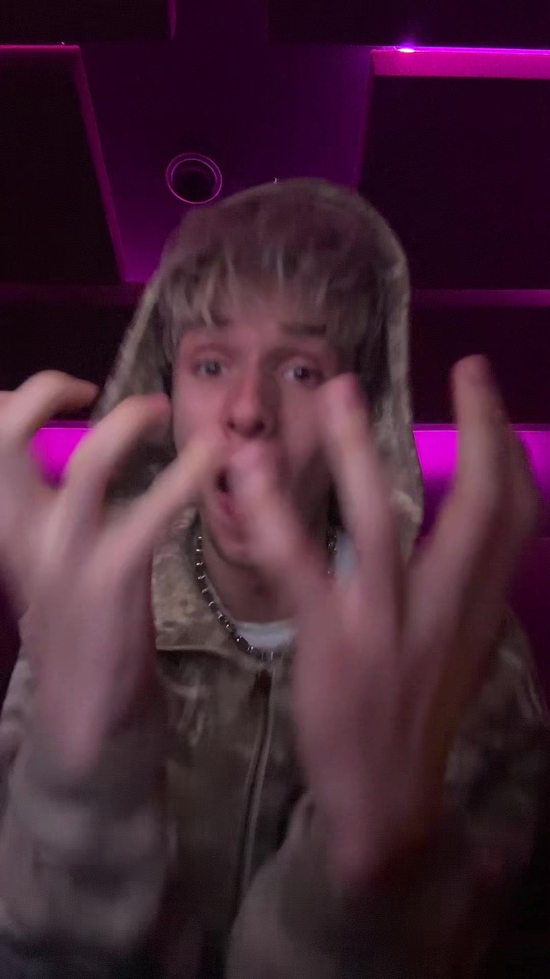 @NIKOŚ