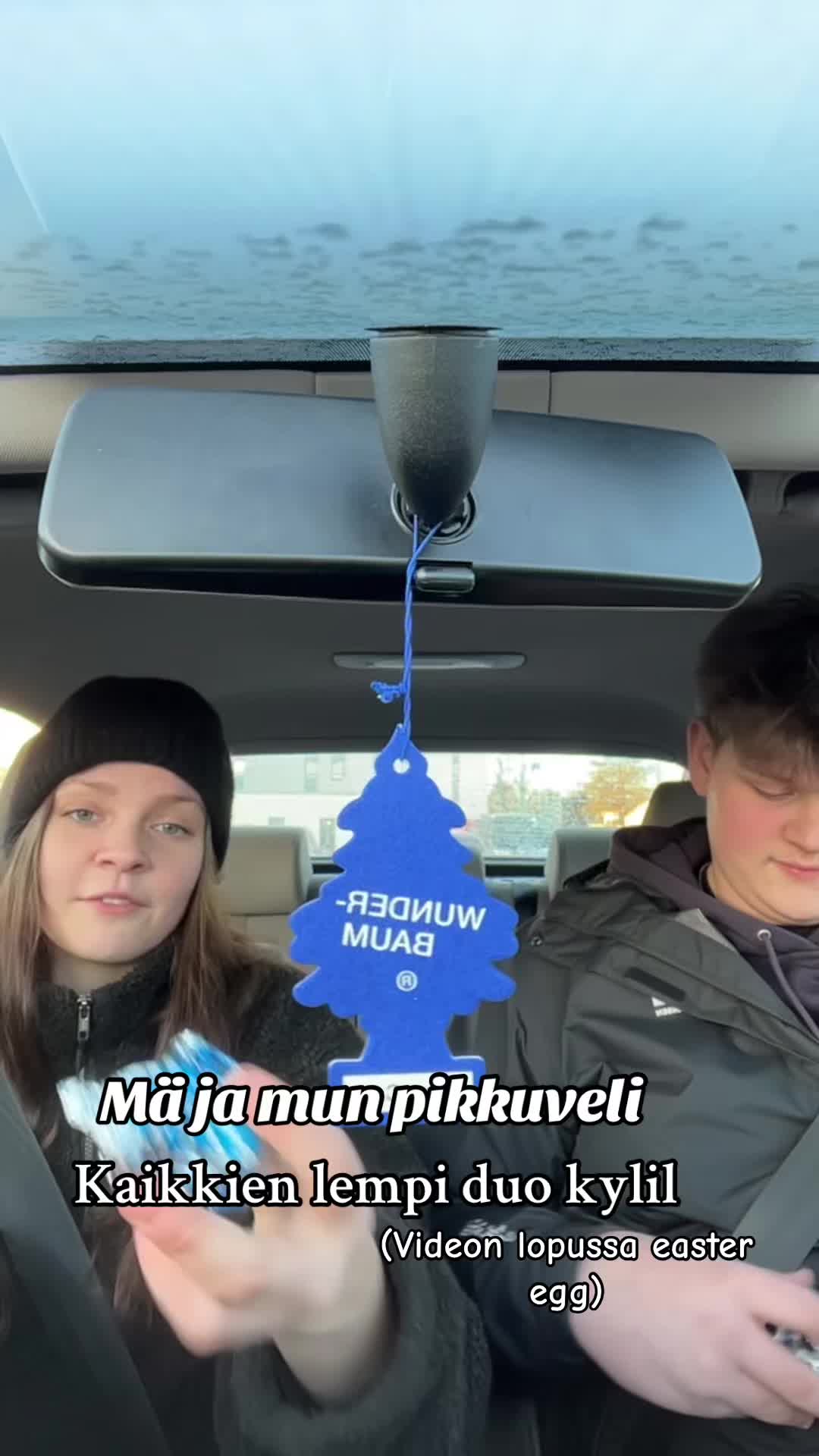 @Hymytyttö