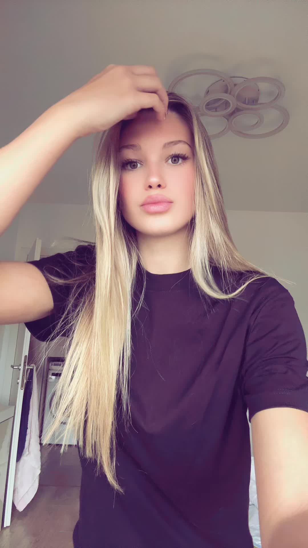 @𝐒𝐚𝐫𝐚𝐡👸🏼