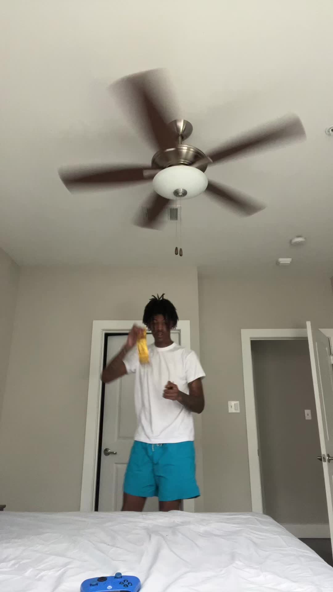 @looktrayagain