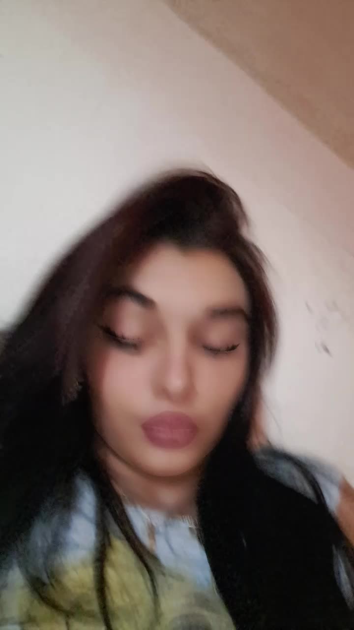 @Zs&auml;kll&icirc;nk&auml;&auml; zamira 🤭🥂♡