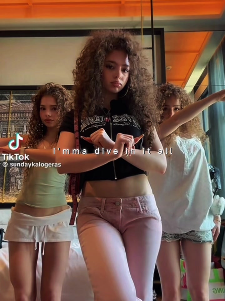 @ᥫ᭡ kalogeras sisters ᥫ᭡