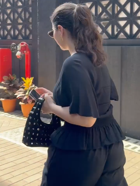 @๐๐ผ๐น๐น๐๐๐ผ๐ผ๐ฑ ๐ ๐ผ๐ผ๐ป๐