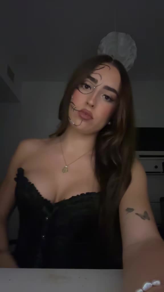 @𝒂𝒛𝒄𝒐𝒏𝒂🦋