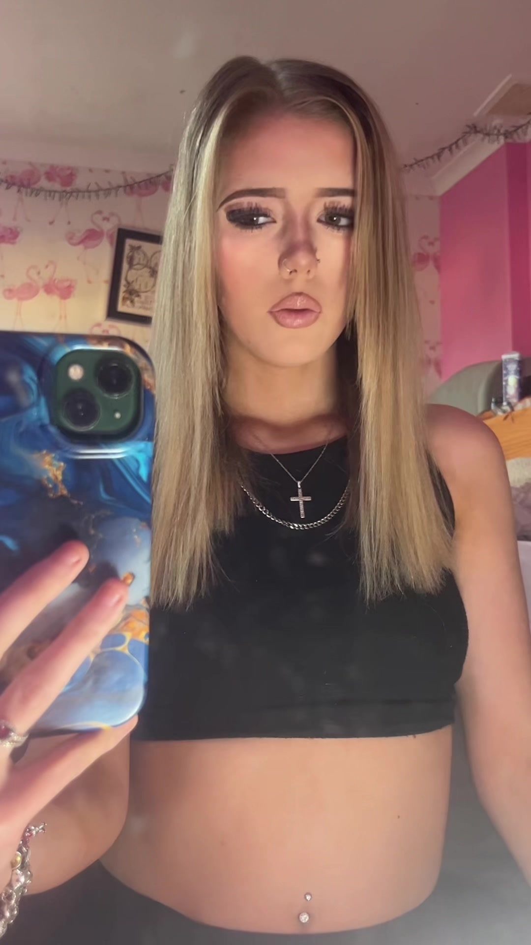 @𝓗𝓸𝓵𝓵𝓲𝓮💋