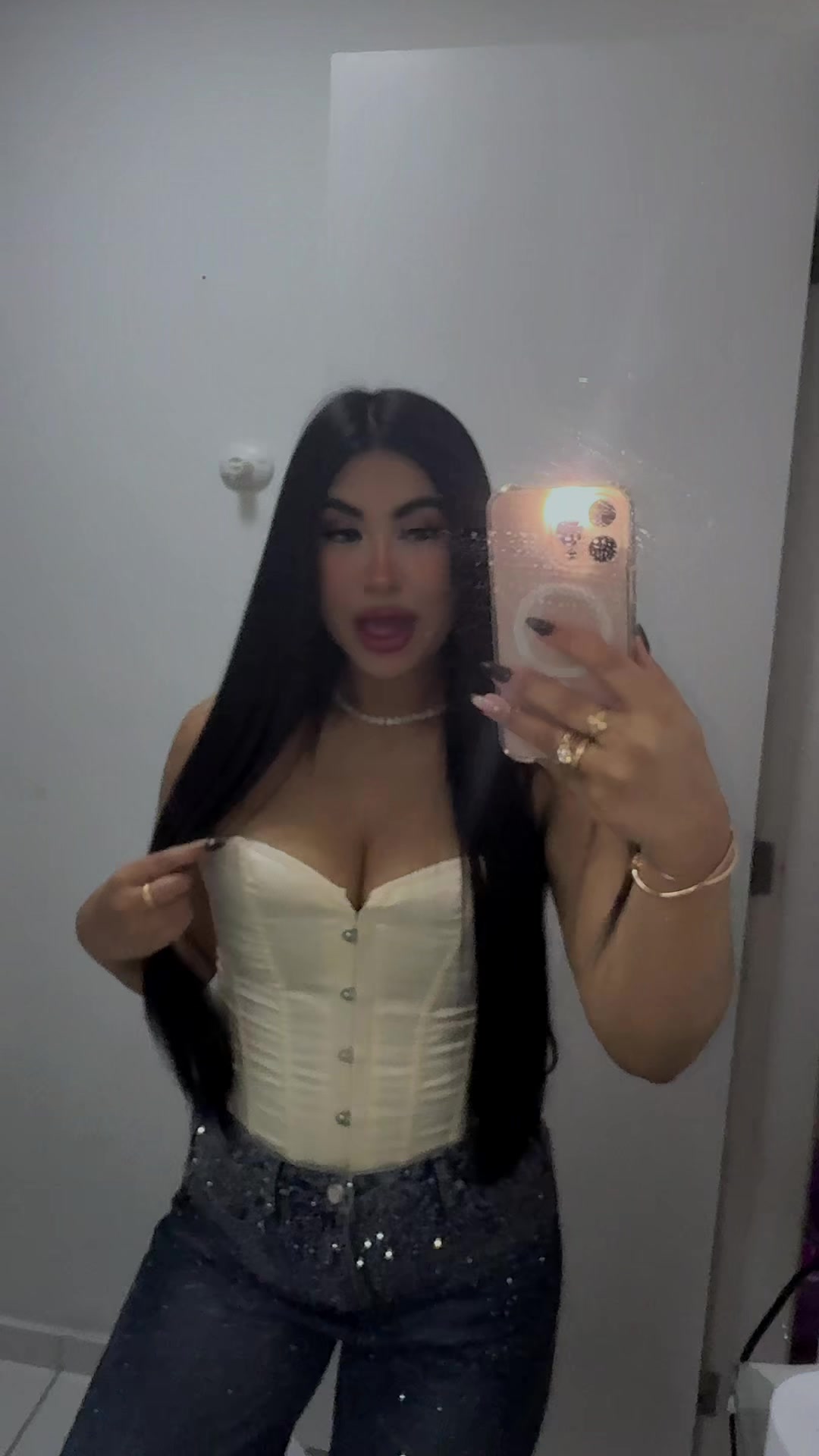 @thaiiiiisousaa