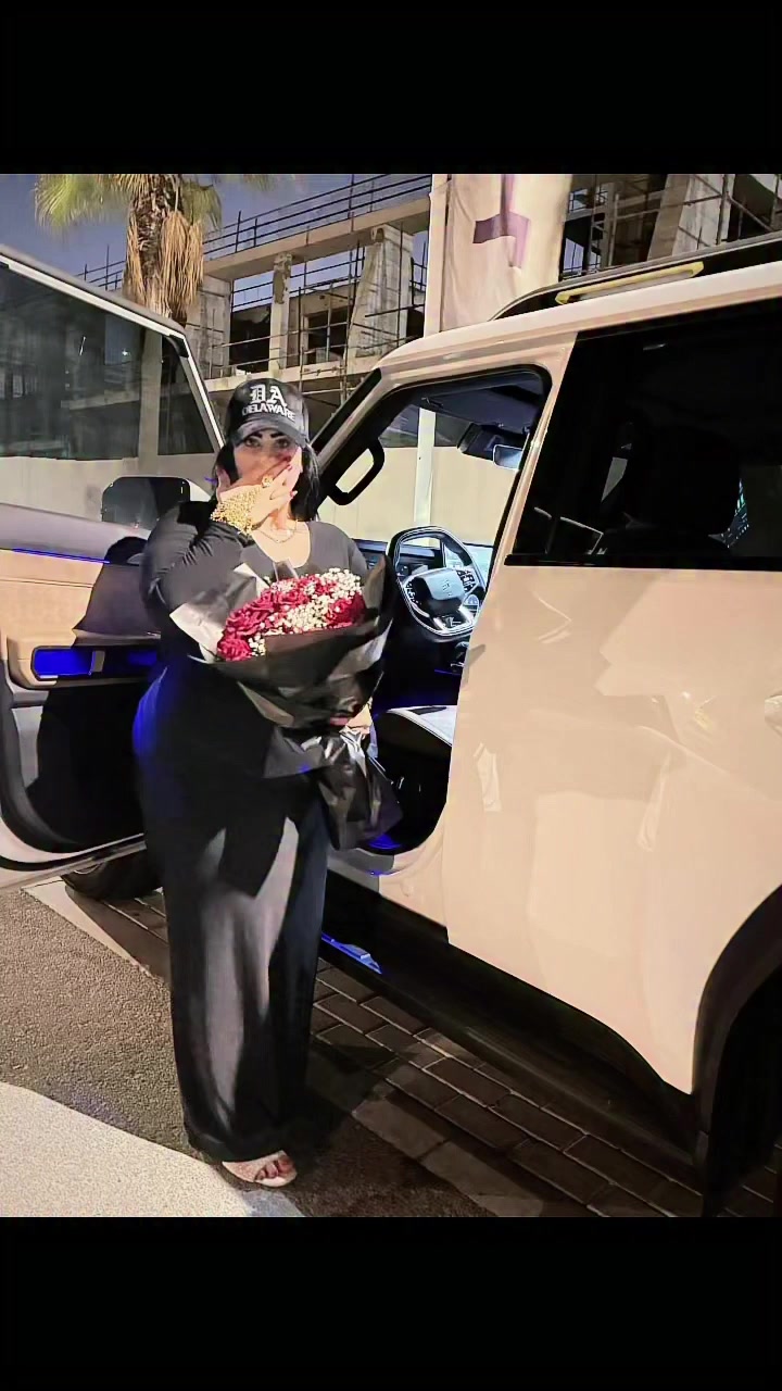 @officialqueencute🥰🤑🥂✅️