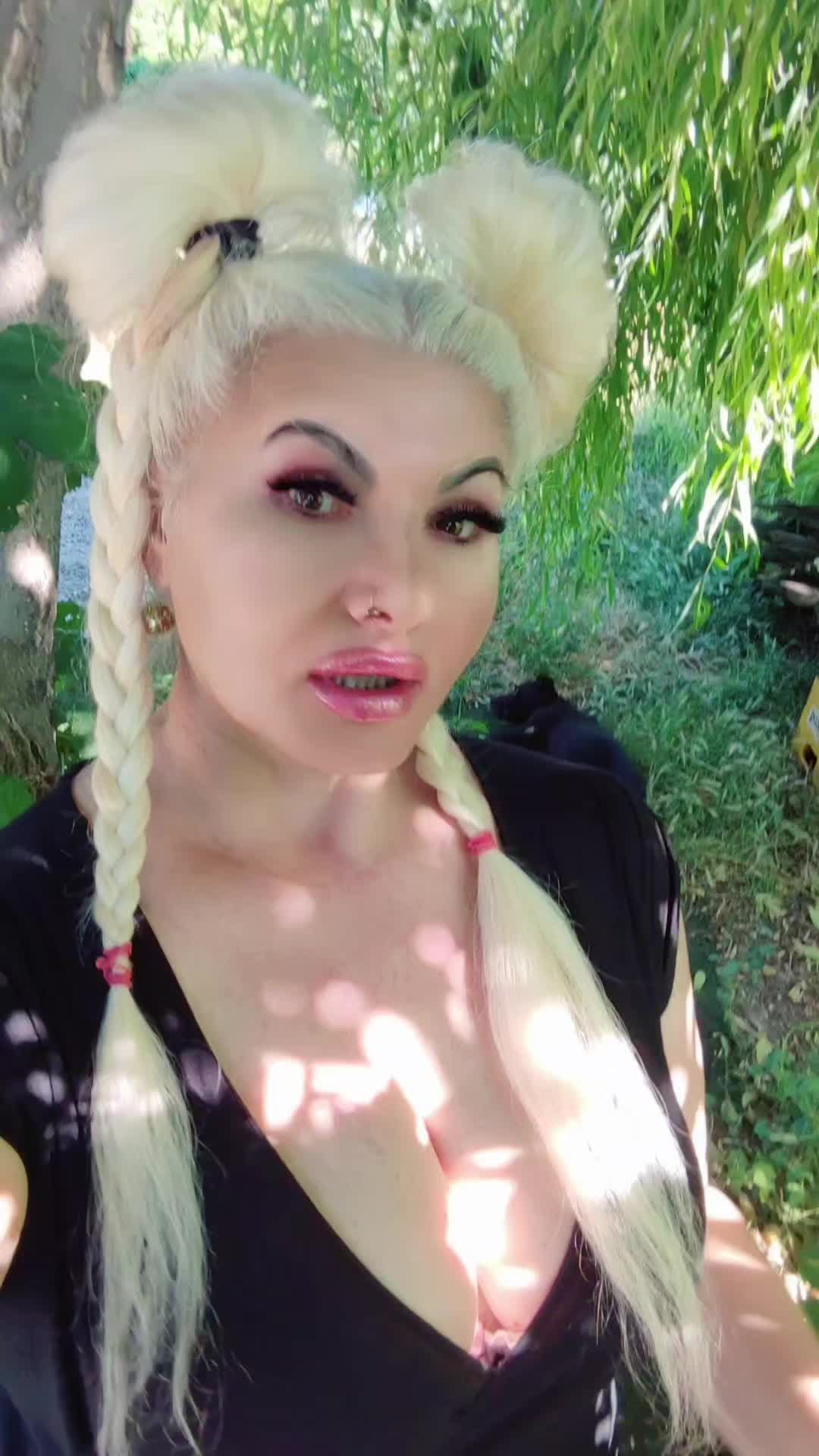 @☘️VĂDUVA VESELĂ ☘️