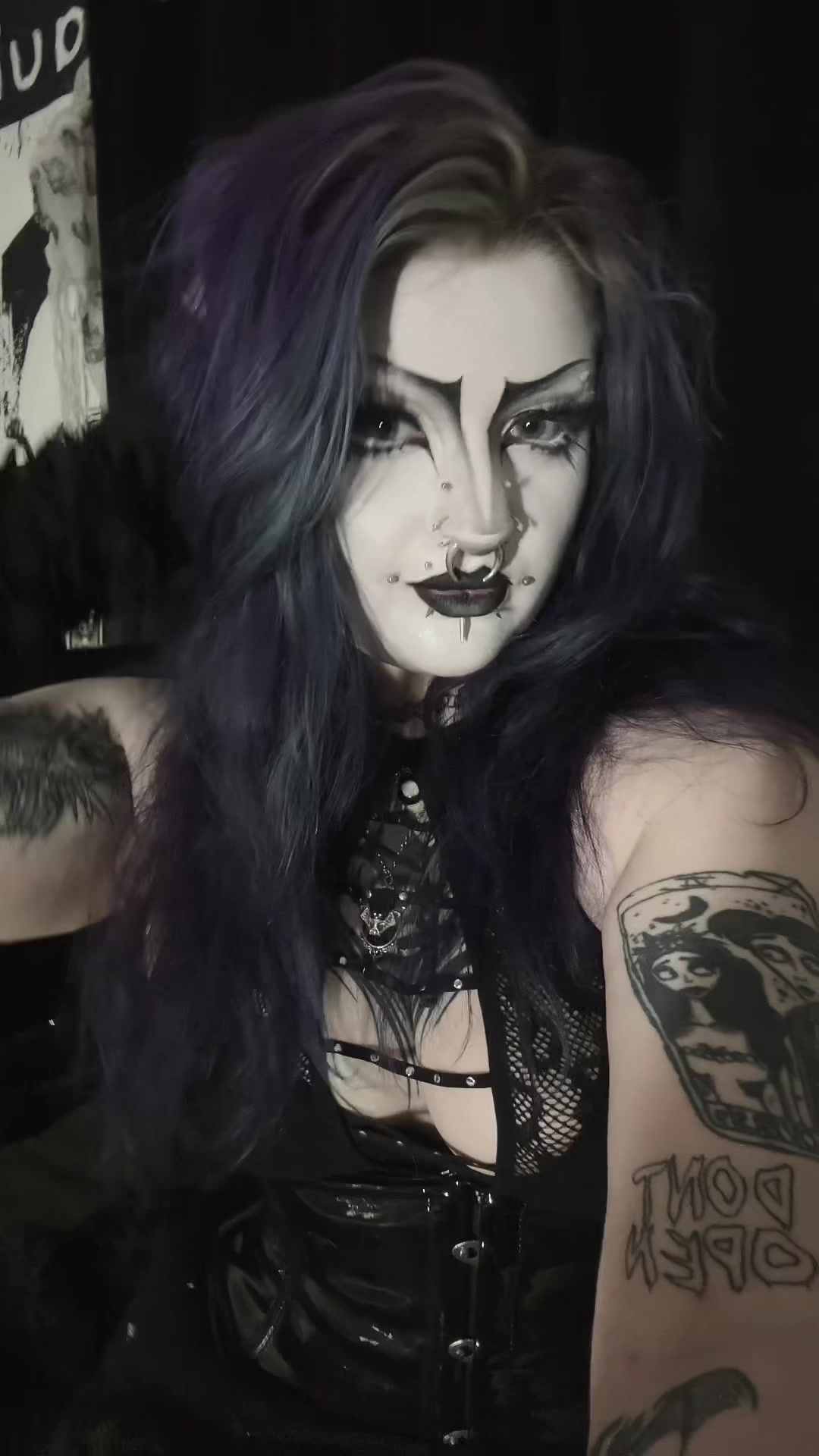@☠︎︎𝘪𝘴𝘴𝘺☠︎︎
