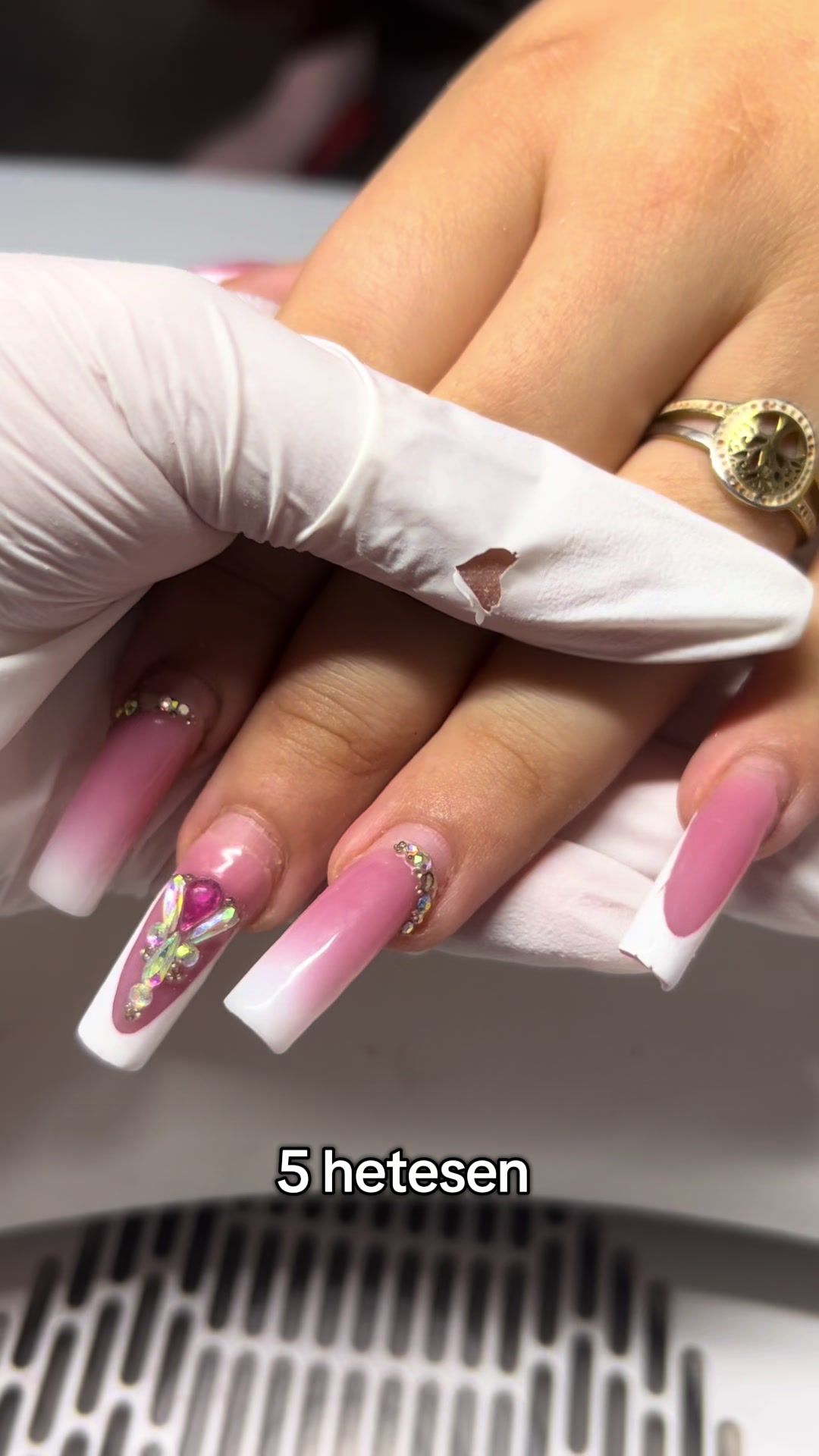 @Nails_vil&aacute;g