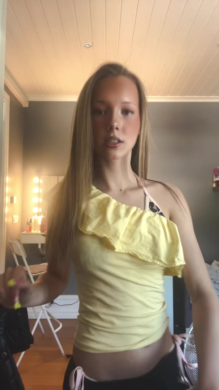 @𝒜𝓁𝒾𝒸ℯ💸
