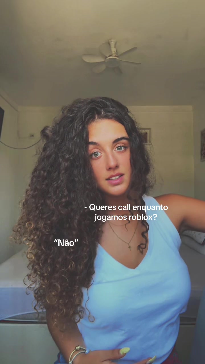@laratorrez_