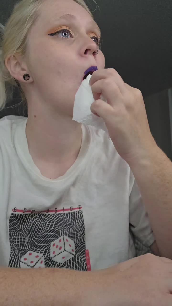 @EmieWonders